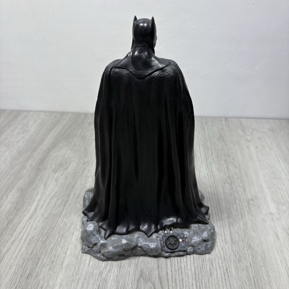 DC Comics BATMAN Finders Keyper Statue ~ Loot Crate DX Exclusive Edition - Picture 4 of 16